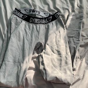 Gym shark leggings